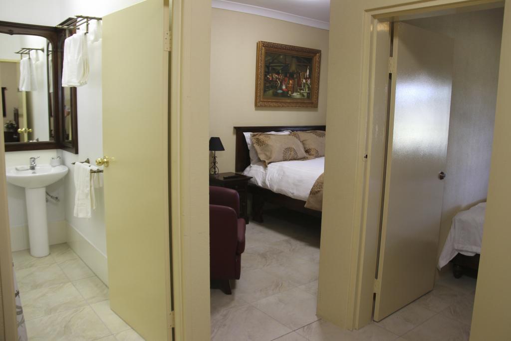 Overlander Homestead Motel Roma Bilik gambar